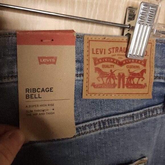 Levi's New Womens Ribcage Bell Distressed Light Wash Denim Jeans 31x32 - Picture 7 of 10